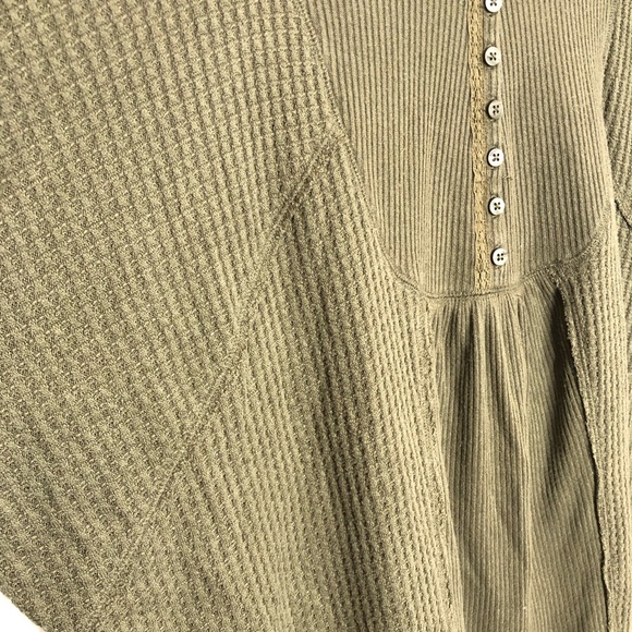 Free People Leo Henley Top Long Sleeve Waffle Knit Top Army Green Size Small - Picture 7 of 15